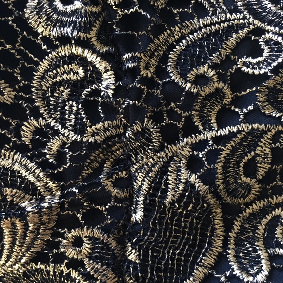 Gold and black crop top - Picture 2 of 4